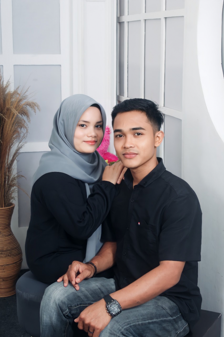 https://Undangan-nikah-online.webnikah.com/dirmember/00000026/Undanganonlineku/photo-256989-301887-l-202405220644.jpg